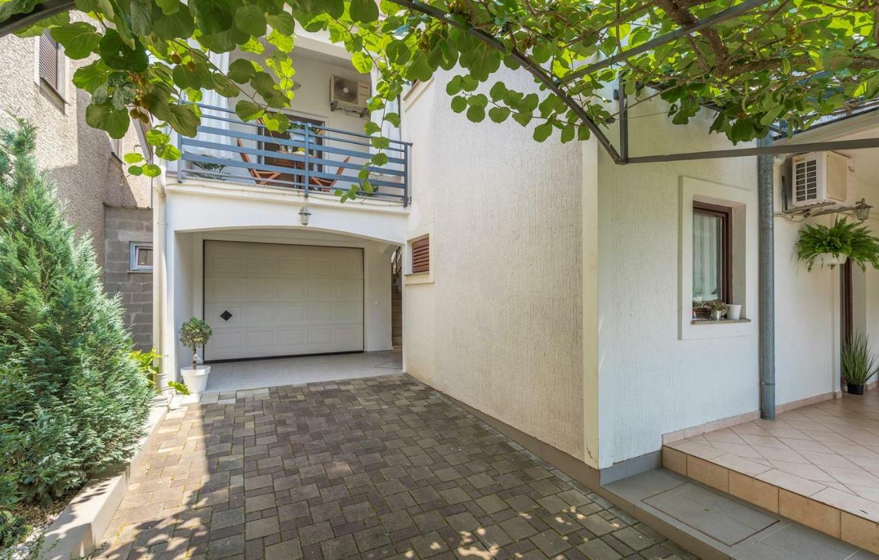 Apartment Green With Balcony Nova Vas  Luaran gambar
