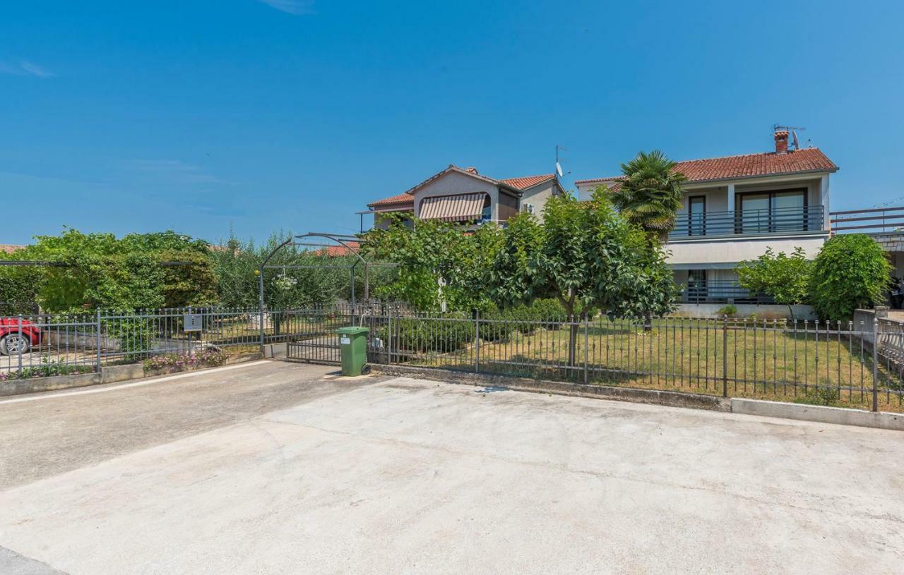 Apartment Green With Balcony Nova Vas  Luaran gambar