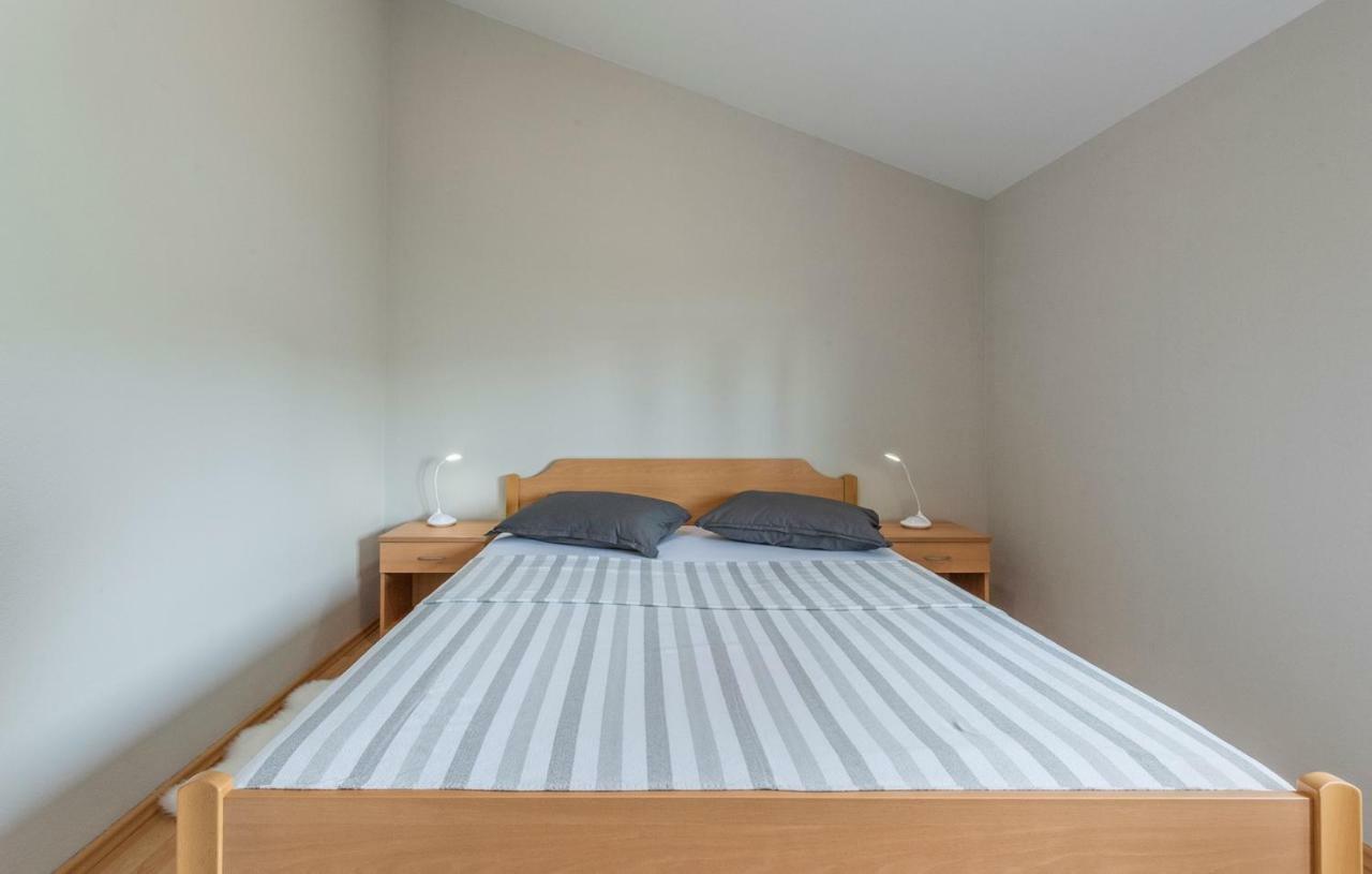 Apartment Green With Balcony Nova Vas  Luaran gambar