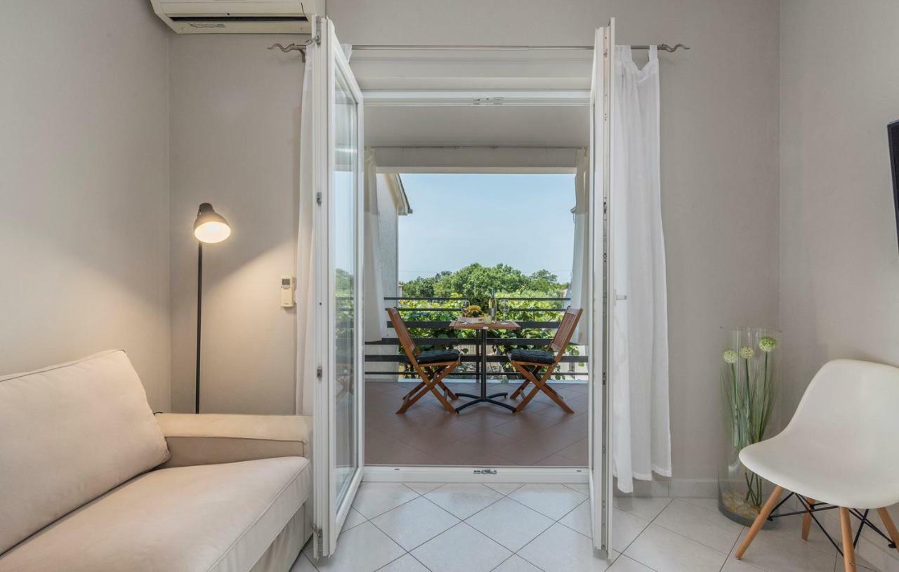 Apartment Green With Balcony Nova Vas  Luaran gambar