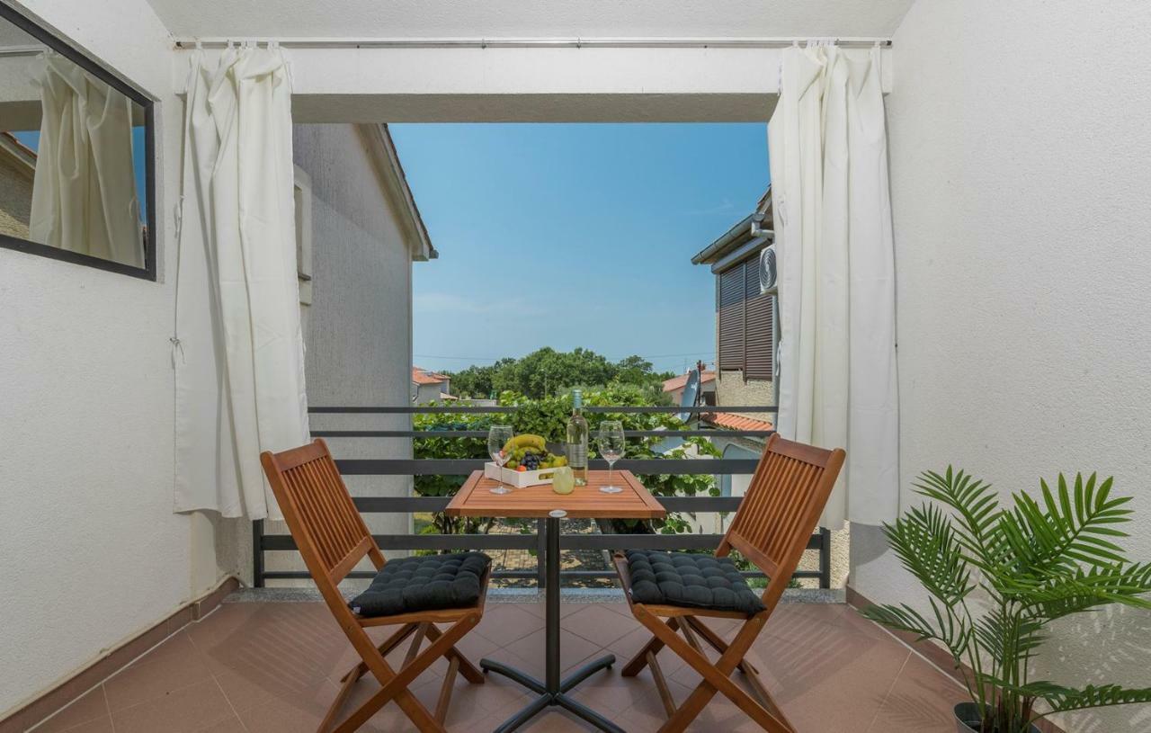 Apartment Green With Balcony Nova Vas  Luaran gambar